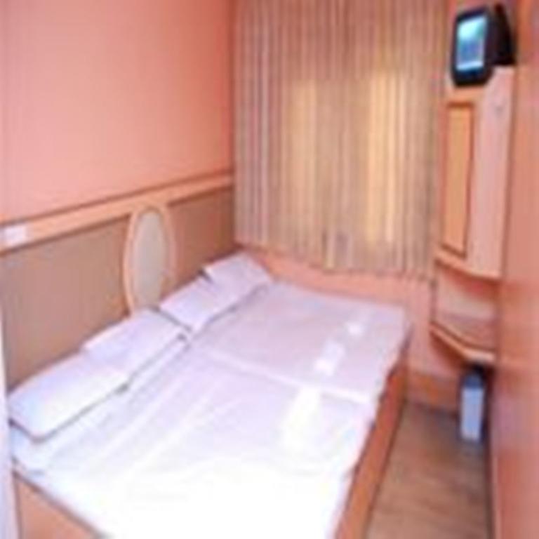 Hotel Hans International Új-Delhi Szoba fotó