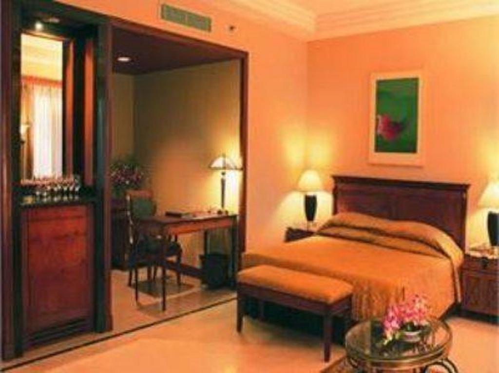 Hotel Hans International Új-Delhi Szoba fotó